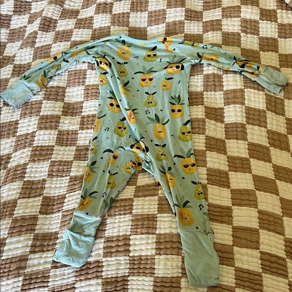 Little Sleepies Light Aqua Bamboo Zip Footed Pajamas in Pineapple Jams Sz 3-6 mo - Picture 3 of 6